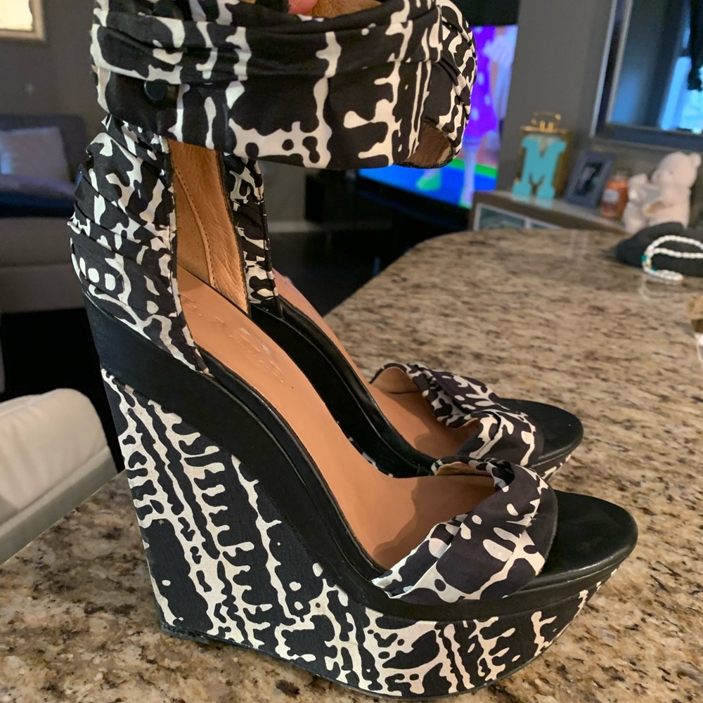 L.a.m.b wedge shoes size 9